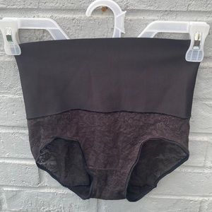 New shape wear Size Median Color black without tag.